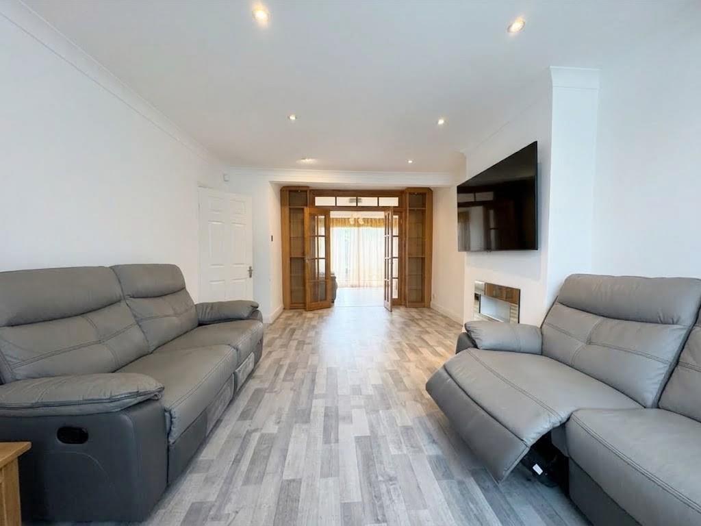 Marlborough Avenue, Edgware, HA8, Edgware